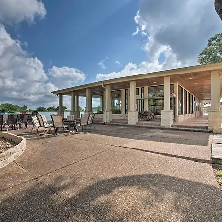 Lakefront Wallis Ranch With Private Beach And Patio!